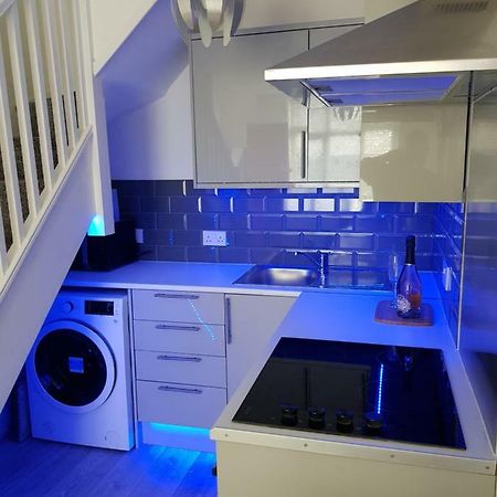 Webb Place 2 Bedroom Apartment ! クロイドン エクステリア 写真