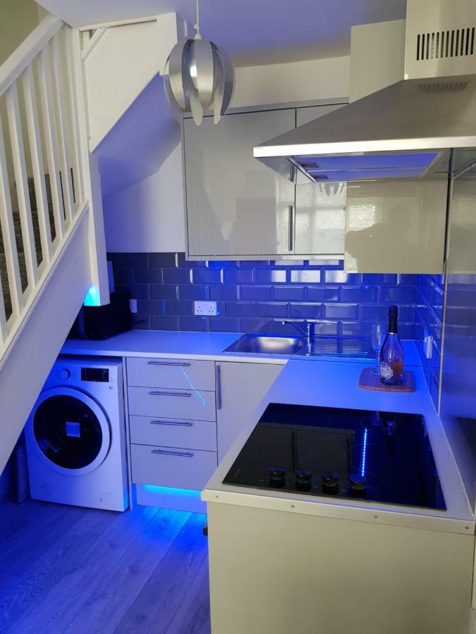 Webb Place 2 Bedroom Apartment ! クロイドン エクステリア 写真