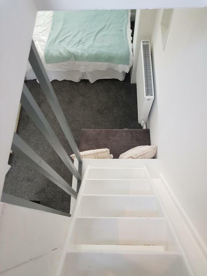 Webb Place 2 Bedroom Apartment ! クロイドン エクステリア 写真